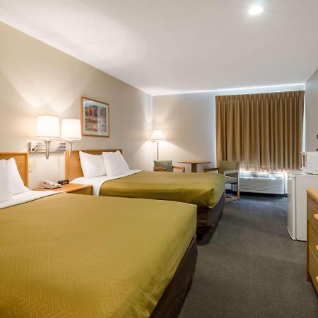 Rodeway Inn Ainsworth Eksteriør billede